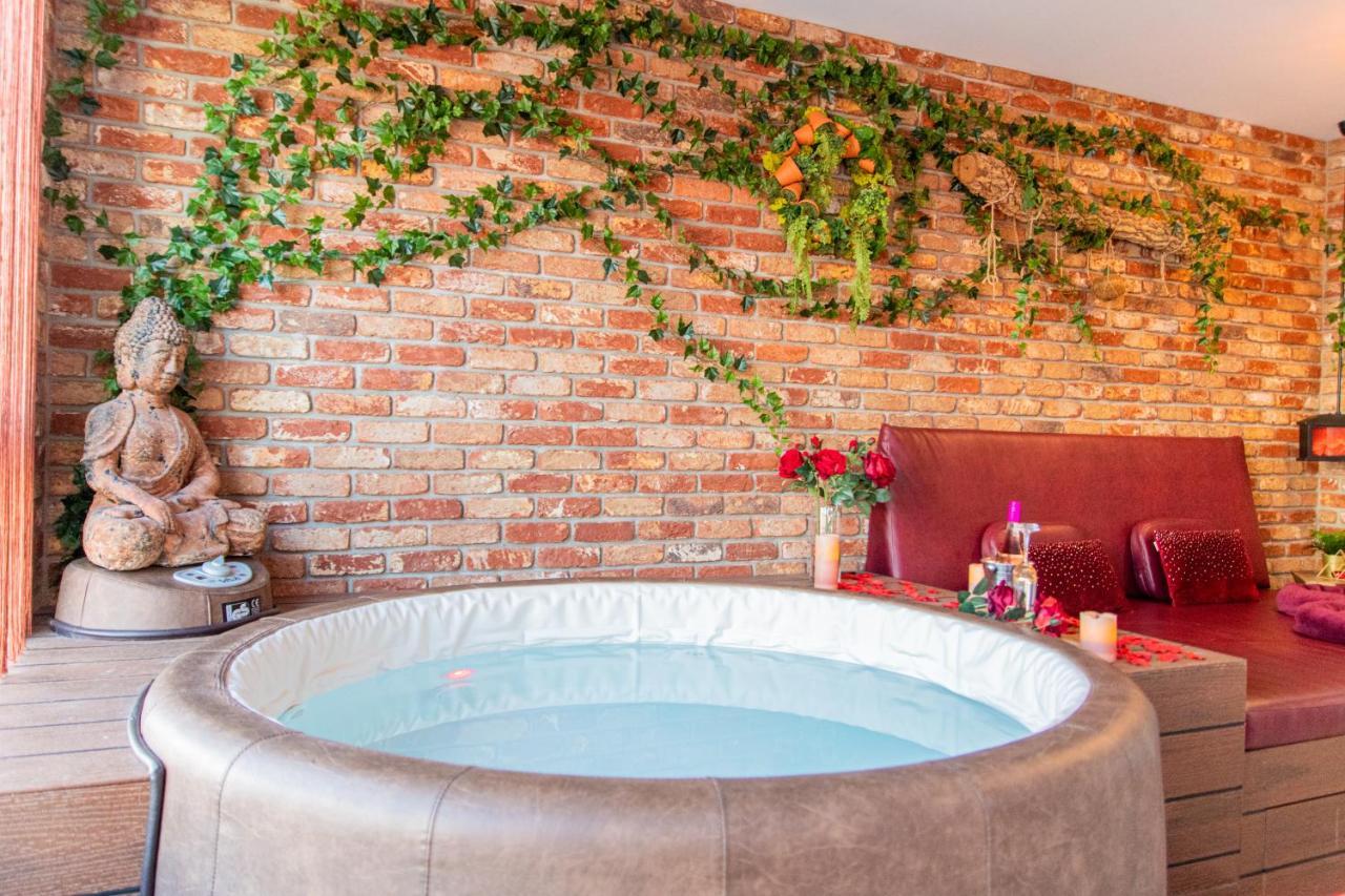 Jacuzzi - Love - Bdsm - Extra Luxury - Ev Chargger - Valentine'S Day - Red Room - Flexible Selfcheckins 28 Zagreb Exterior foto